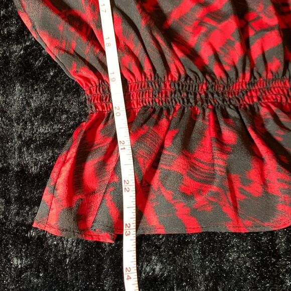 Women's Michael Kors Red & Black Abstract Print V-Neck Cinch Waist Blouse Medium - Picture 12 of 12